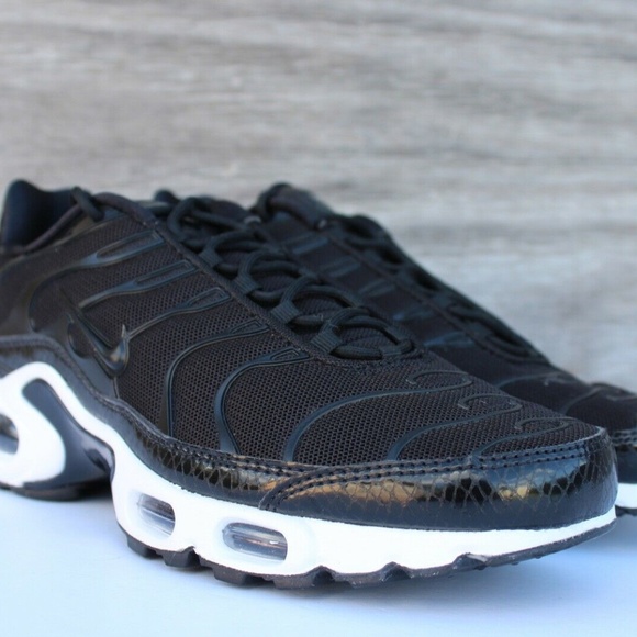 nike tn tuned black